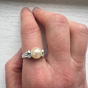 14 kt pearl ring with diamonds